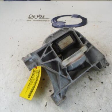Peugeot 308 1.6 BlueHDi 120 Engine mount BHZBH01 2014 9800010180