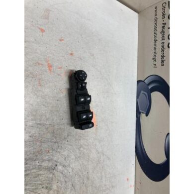 Citroen C5 Aircross 1.5 Blue HDi 130 16V Multi-functional window switch 2020 98319761ZD