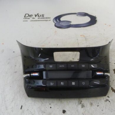 Peugeot 208  Heater control panel 2013 96722471XU