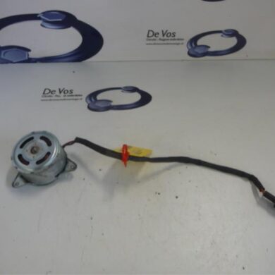 Peugeot 308  Fan motor 2014 9806313580