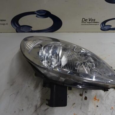 Citroen Picasso 2.0 16V Headlight, right 2006 620637