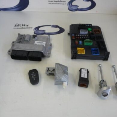 Peugeot 508  Engine management computer AHXAH01 2014 1610093080