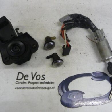 Citroen Saxo 1.6 VTR Set of cylinder locks (complete) 1997 4162T3