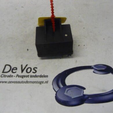 Peugeot 407 2.7 HDi V6 24V Glow plug relay 2006 598142