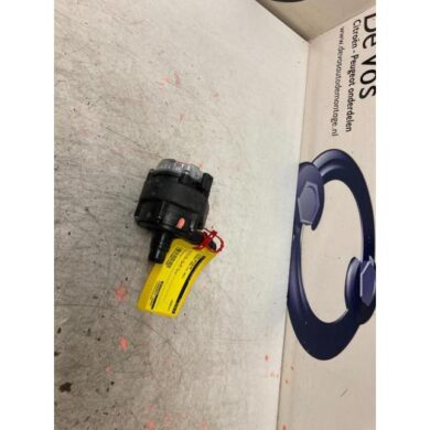 Peugeot 3008 1.6 16V HYbrid 225 Additional water pump 2021 9833723680