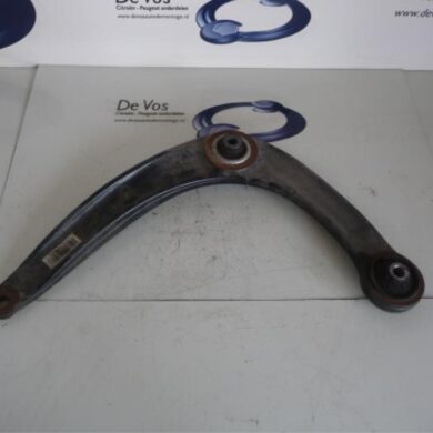 Peugeot 3008 1.6 HDiF 16V Front wishbone, left 2013 3520V2