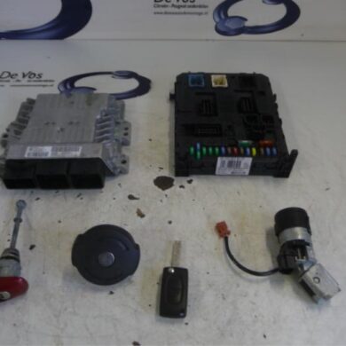 Peugeot 308  Engine management computer 9HR-9HR9H05 2011 1608214680