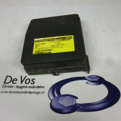 Peugeot 4007 2.2 HDiF 16V Relay holder 2007 6500EZ