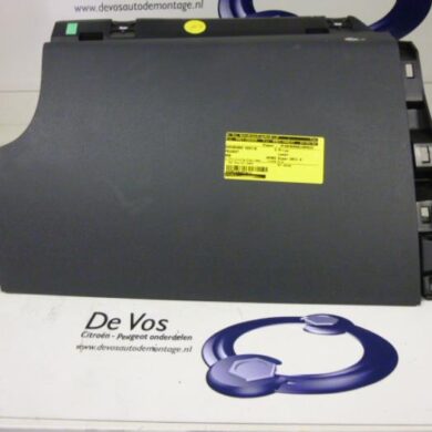 Peugeot 508 1.6 e-HDi 16V Glovebox 2011 825283-825281