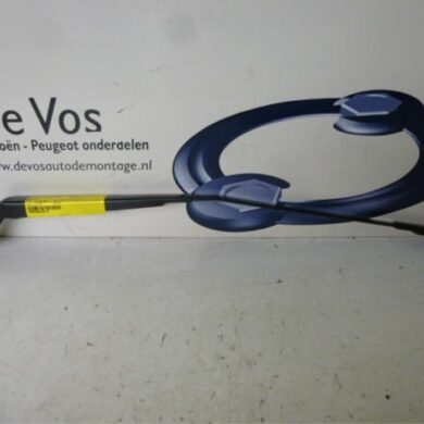 Peugeot 407 2.0 HDiF 16V Front wiper arm 2004 6429X5