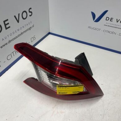 Peugeot 308 1.2 12V e-THP PureTech 130 Rücklicht links 2015 9677817680