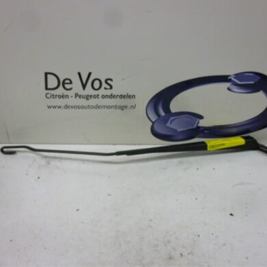 Peugeot 206 2.0 GTI 16V Front wiper arm 2001 6429S0