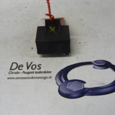 Peugeot 607 2.7 HDi V6 24V Glow plug relay 2005 598142