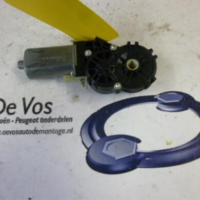 Peugeot 307 2.0 16V Tailgate motor 2004 8446L4