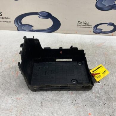Peugeot 2008 1.2 12V e-THP PureTech 130 Battery box 2018 9801801880
