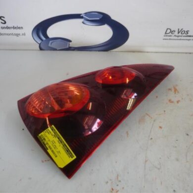 Peugeot 107 1.0 12V Achterlicht rechts 2013 1607990380
