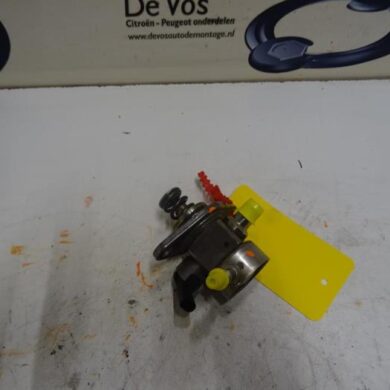 Peugeot 2008  Brandstofpomp Mechanisch HNZ 2015 9805614880