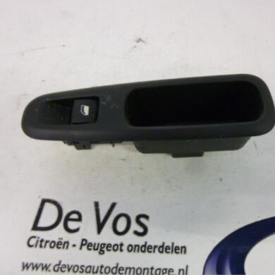 Peugeot 5008 2.0 HDiF 16V Elektrisch Raam Schakelaar 2010 6490X7