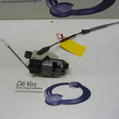 Peugeot 208 1.2 Vti 12V PureTech 82 Deurslot Mechaniek 4Deurs rechts-achter 2013 9688080780