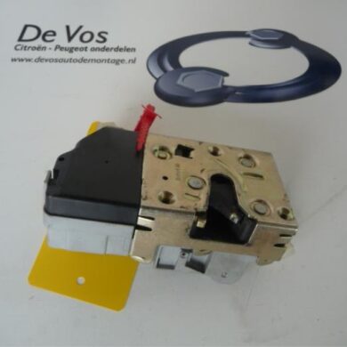 Citroen C5 1.6 HDiF 16V Front door lock mechanism 4-door, right 2007 9136J9