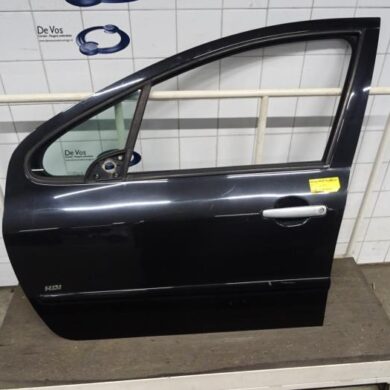 Peugeot 307 1.6 HDiF 110 16V Portier 4Deurs links-voor 2005 9002S8