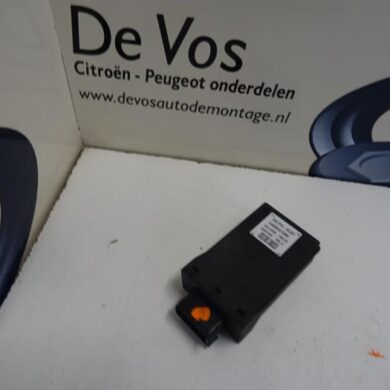 Peugeot 1007  Central door locking module 2007 657047