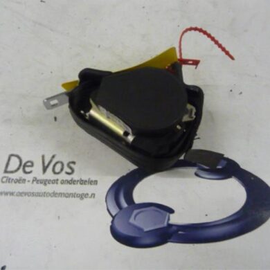 Peugeot 308 1.6 VTI 16V Rear seatbelt, centre 2008 8975L9