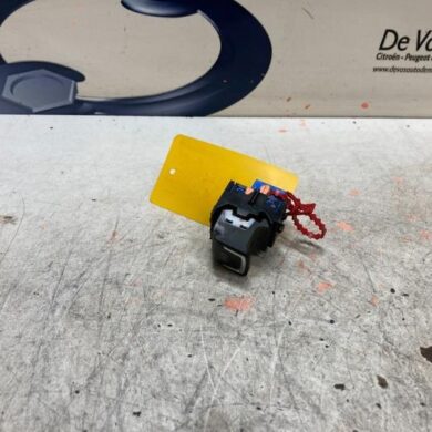 Opel Grandland X  Parking brake switch HNS 2020 YP000044YX