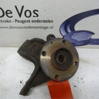 Citroen Xsara 1.4i X,SX Fusee rechts-voor 1998