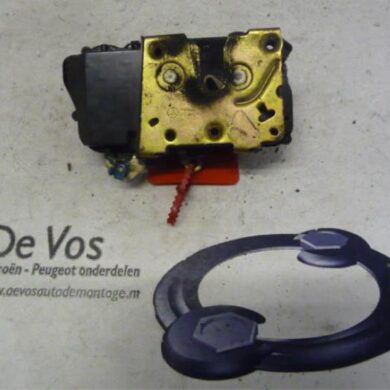 Peugeot Partner 1.9 D Door lock mechanism 4-door, front left 1996 9135P1
