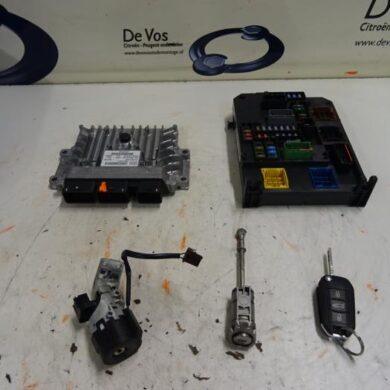 Peugeot 508  Engine management computer RHFRH01 2012 1944L2