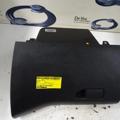 Peugeot 308 1.6 BlueHDi 120 Glovebox 2015 16108048ZD-16108047ZD
