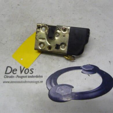 Citroen C5 2.2 HDiF 16V Front door lock mechanism 4-door, right 2005 9136J9