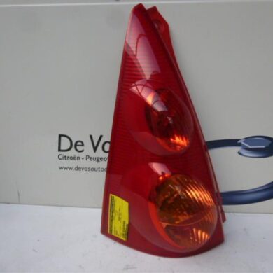 Peugeot 107 1.0 12V Achterlicht links 2010 6350X6