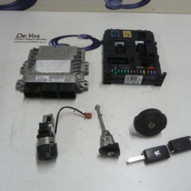 Peugeot 308  Engine management computer 9HR9H05 2011 1608214680-1608302980