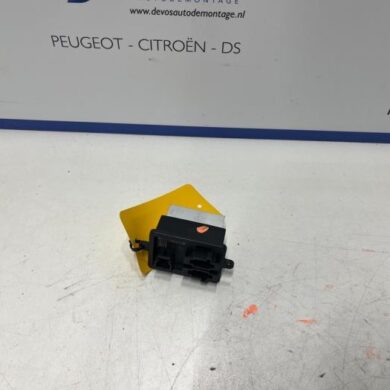 Peugeot 3008 1.2 12V PureTech Hybrid 48V Heater resistor 2022 9821291880