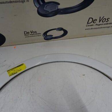 Peugeot 208  Flared wheel arch 2014 1609716680