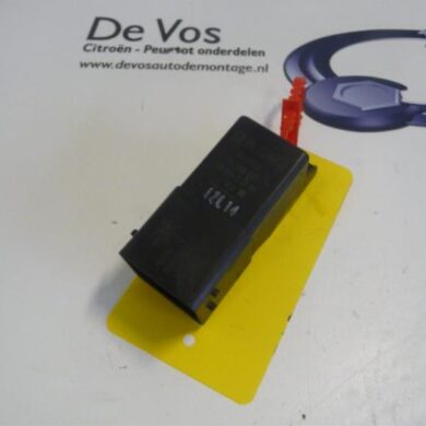 Peugeot 5008  Voorgloei Relais 2014 9802424080