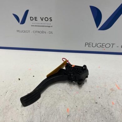 Peugeot 308 1.2 12V VTi PureTech 82 Accelerator pedal 2014 9674829180