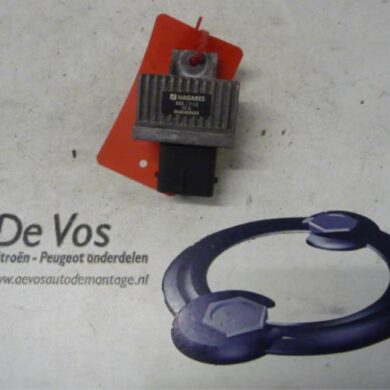 Peugeot 207  Glow plug relay 2007 598140