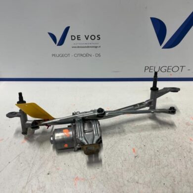 Peugeot 5008  Front wiper motor 2021 9824762480-9810989580