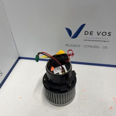 Peugeot 308 1.2 12V VTi PureTech 82 Heating and ventilation fan motor 2014 1610497180