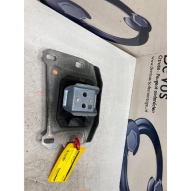 Peugeot 3008  Gearbox mount 2021 9673768480 20V304