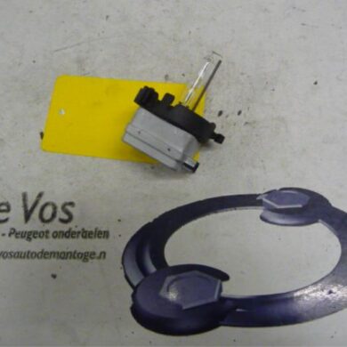 Peugeot 407 2.7 HDi V6 24V Xenon bulb 2006 621696