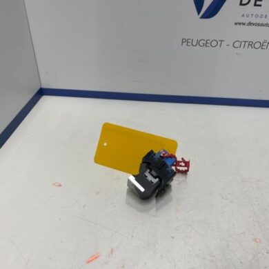 DS Automobiles DS3 Crossback 1.2 12V PureTech 155 Parking brake switch HNN-HN07 2018 98154172ZD