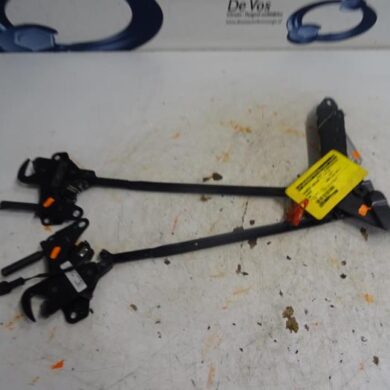 Peugeot 308 2.0 HDi 16V Euro 5 FAP Convertible roof gas strut 2011 8446J9