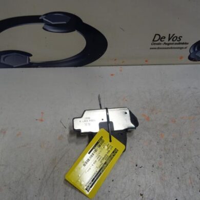 Peugeot 3008  Tailgate lock mechanism 2016 8719F8