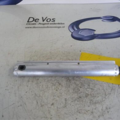 Peugeot 308 2.0 HDiF 16V GT Autom. Convertible roof gas strut 2012 8446J8
