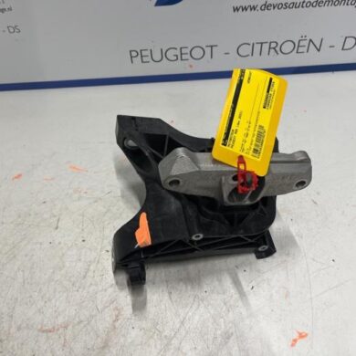 Peugeot 508  Engine mount YHZ 2021 9820297580