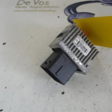 Peugeot Partner  Glow plug relay 2014 598144
